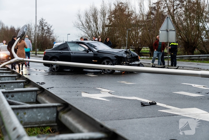 Bestuurder aangehouden na botsing met tegenligger