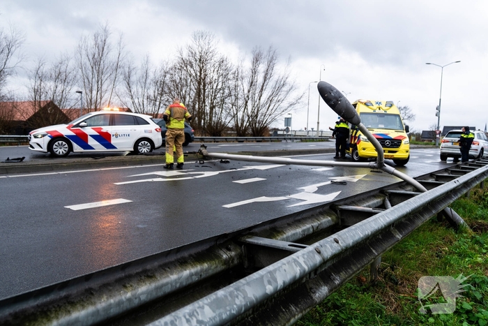 Bestuurder aangehouden na botsing met tegenligger