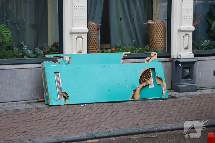 Schades van twee grote branden bij daglicht goed te zien