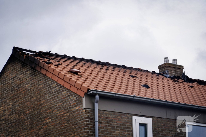 Schades van twee grote branden bij daglicht goed te zien