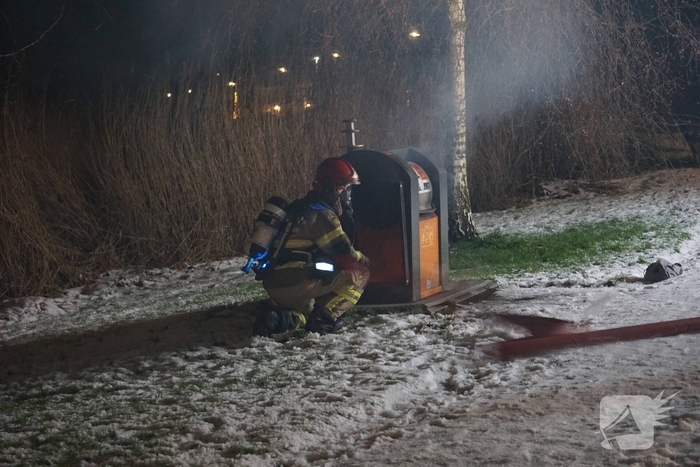 Rookontwikkeling bij brand in afvalcontainer