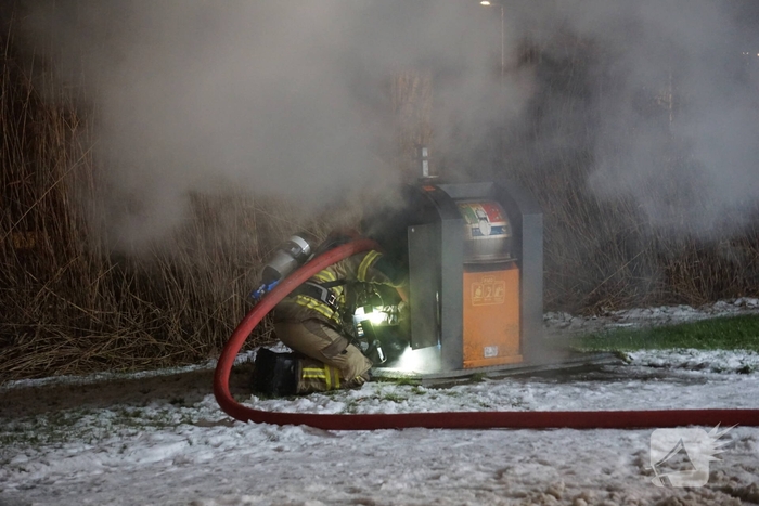 Rookontwikkeling bij brand in afvalcontainer