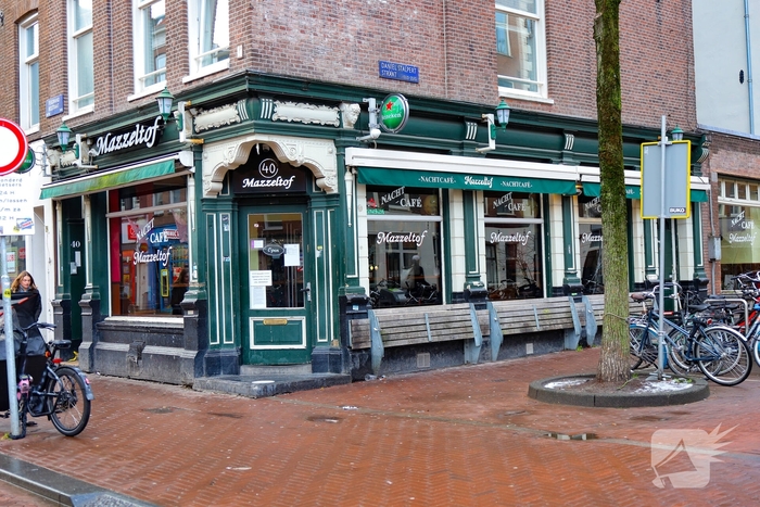 Politie onderzoekt explosie en brandstichting