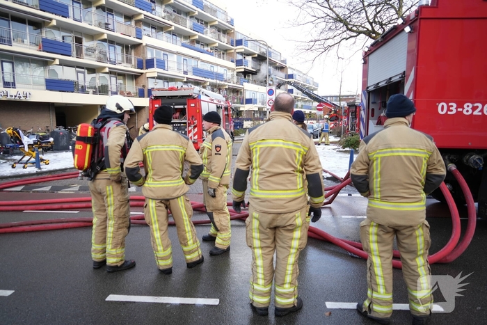 Uitslaande flatbrand, flatgebouw geëvacueerd