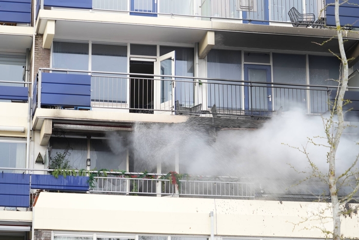 Uitslaande flatbrand, flatgebouw geëvacueerd