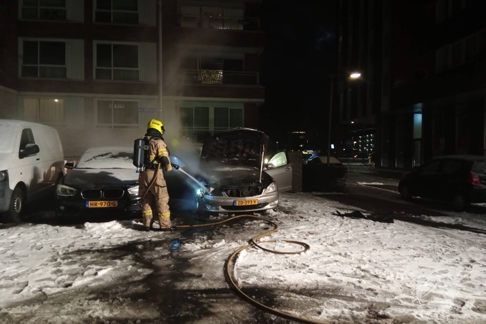 Voertuig in brand op parkeerplaats