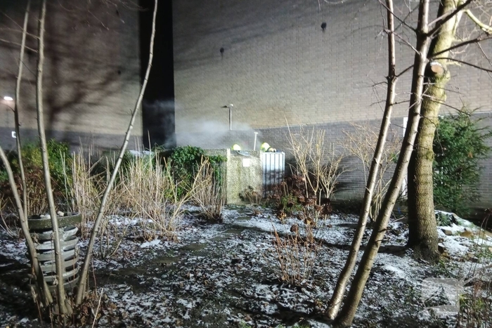 Brandende afvalcontainer geblust