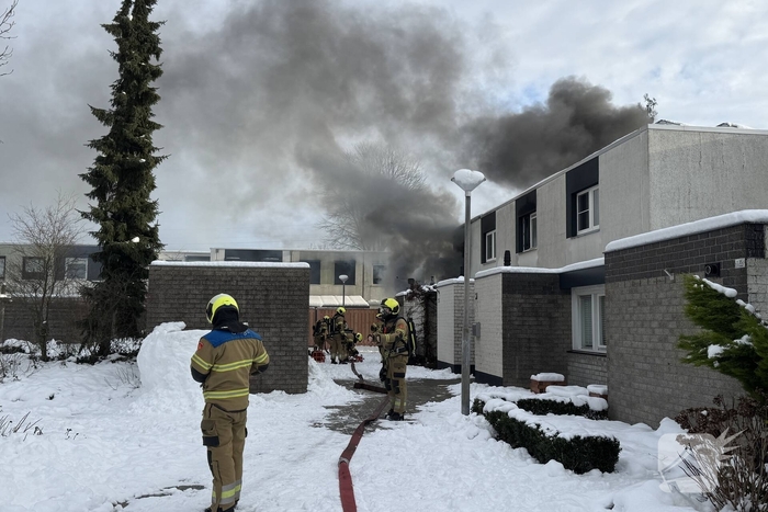 Zwaargewonde bij woningbrand