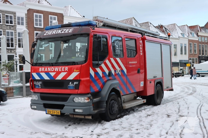 IJsbaan tijdelijk gesloten door sneeuwlast