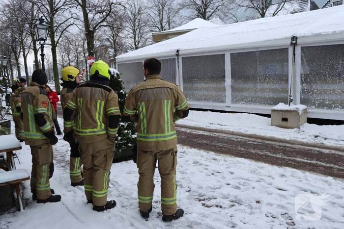 IJsbaan tijdelijk gesloten door sneeuwlast