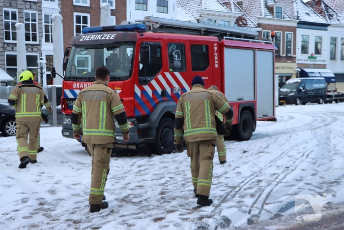 IJsbaan tijdelijk gesloten door sneeuwlast
