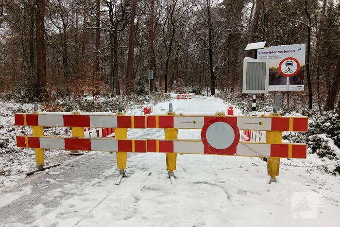 Toegangswegen afgesloten door sneeuw en ijs