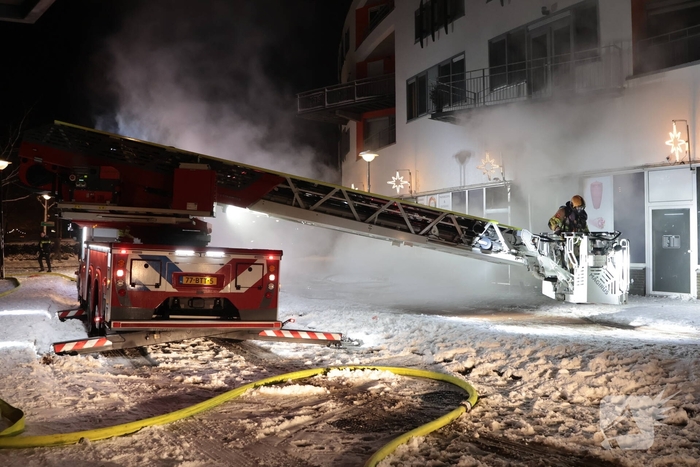 Uitslaande brand in restaurant leidt tot ontruiming appartementen
