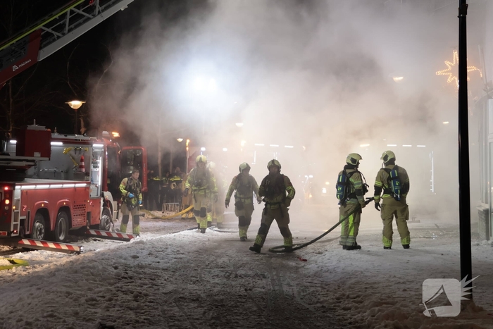 Uitslaande brand in restaurant leidt tot ontruiming appartementen