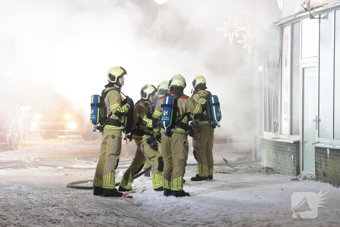 Uitslaande brand in restaurant leidt tot ontruiming appartementen