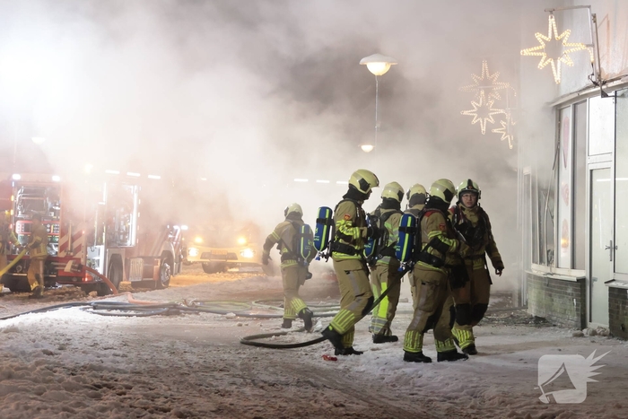 Uitslaande brand in restaurant leidt tot ontruiming appartementen