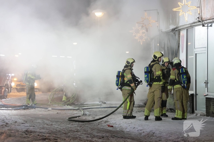Uitslaande brand in restaurant leidt tot ontruiming appartementen
