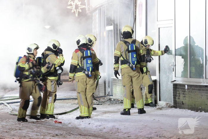 Uitslaande brand in restaurant leidt tot ontruiming appartementen