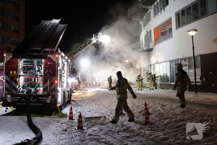 Uitslaande brand in restaurant leidt tot ontruiming appartementen