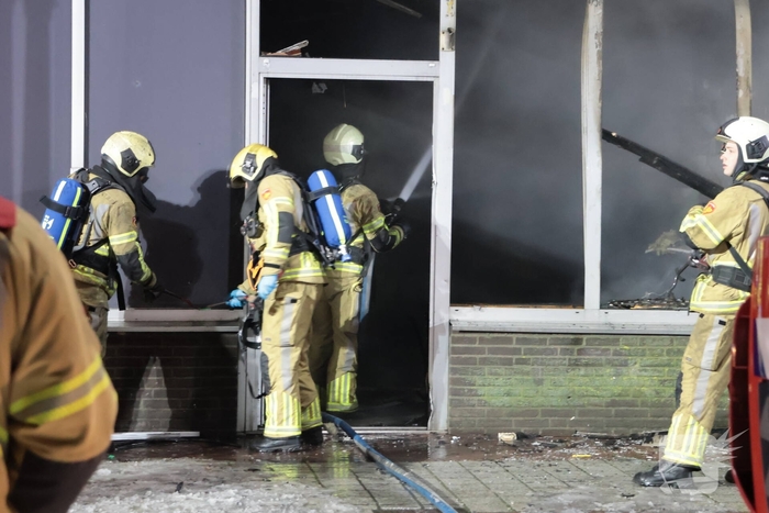 Uitslaande brand in restaurant leidt tot ontruiming appartementen
