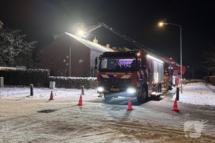 Brand in schoorsteen woning leidt tot brandweerinzet
