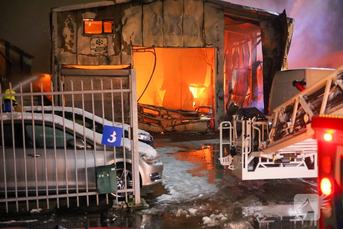 Grote brand op autosloperij