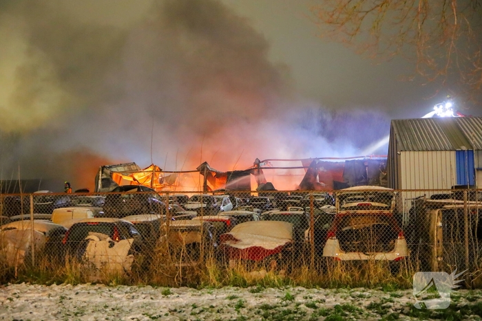 Grote brand op autosloperij