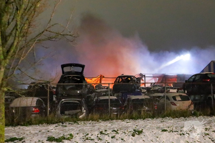 Grote brand op autosloperij