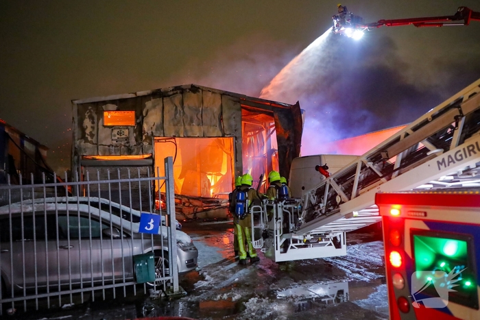 Grote brand op autosloperij