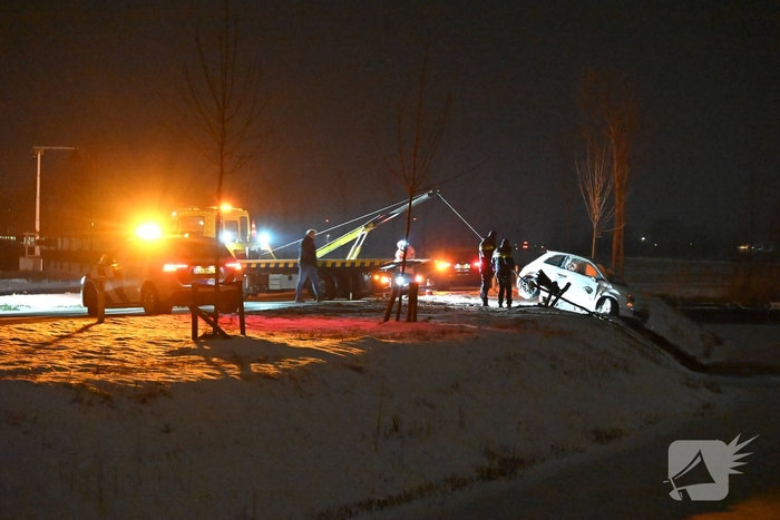 Auto belandt in sloot na gladheid