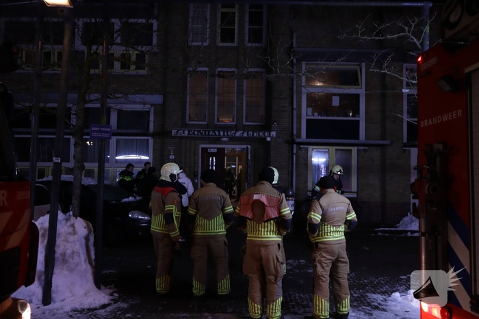 Brandweer bestrijdt brand in zorginstelling