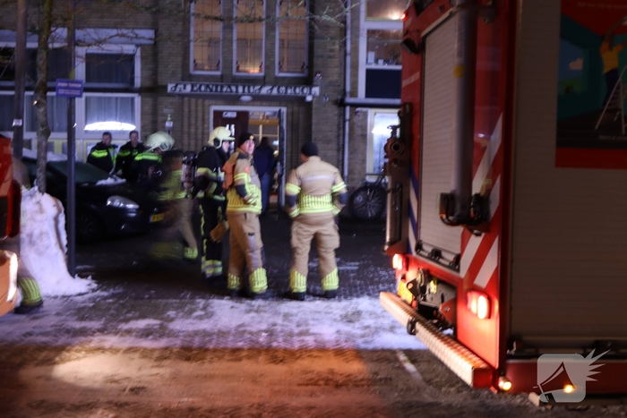 Brandweer bestrijdt brand in zorginstelling