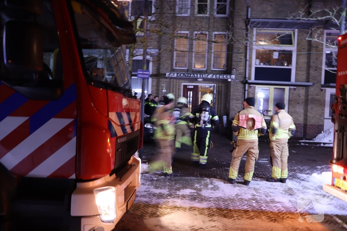Brandweer bestrijdt brand in zorginstelling