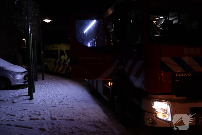 Brandweer bestrijdt brand in zorginstelling