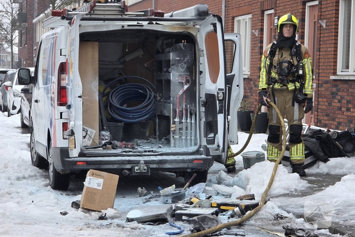 Brand in bestelbus geblust