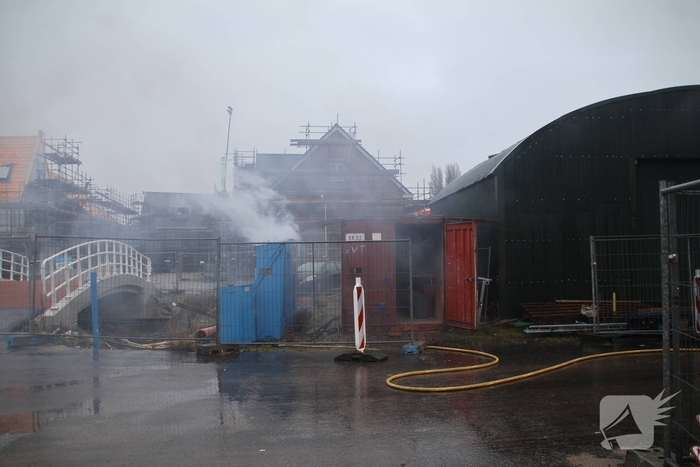 Brandweer bestrijdt brand in elektrakast