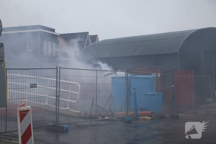 Brandweer bestrijdt brand in elektrakast