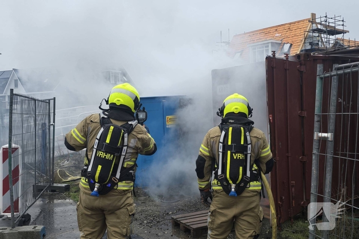 Brandweer bestrijdt brand in elektrakast