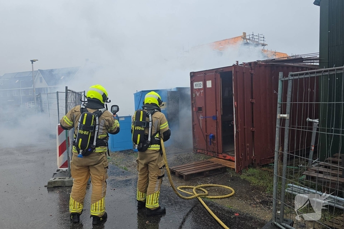 Brandweer bestrijdt brand in elektrakast