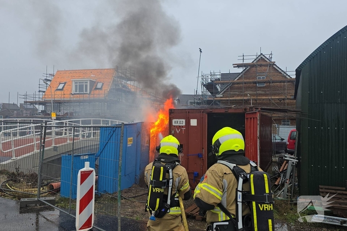 Brandweer bestrijdt brand in elektrakast
