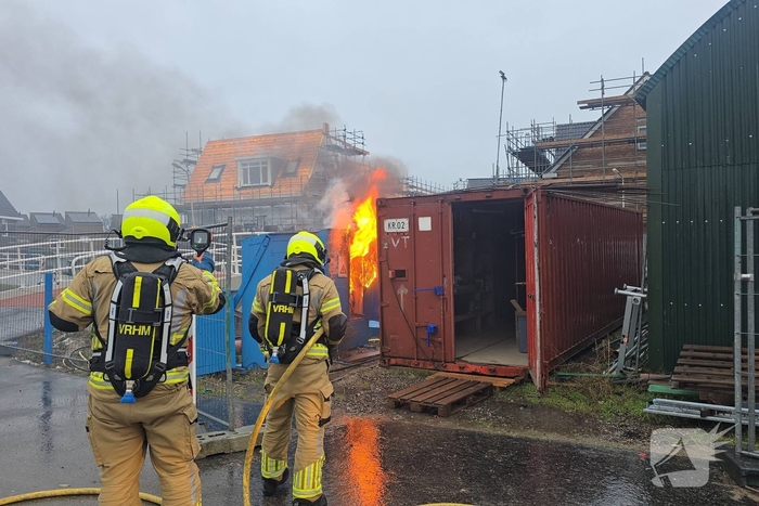 Brandweer bestrijdt brand in elektrakast