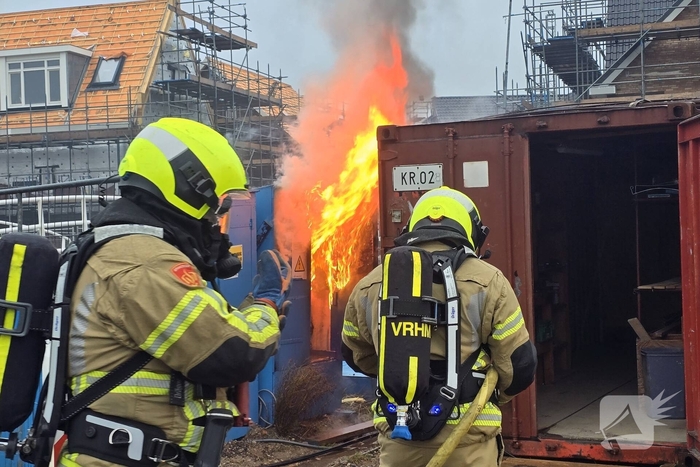 Brandweer bestrijdt brand in elektrakast