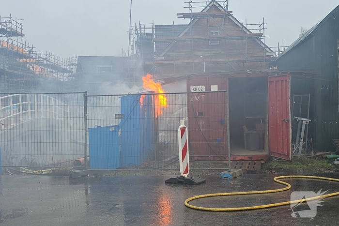 Brandweer bestrijdt brand in elektrakast