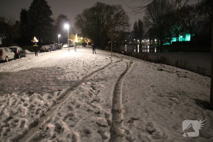 Auto belandt in sloot na gladheid
