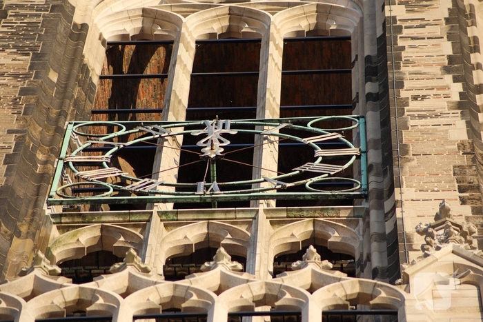 Domtoren mist nog altijd minutenwijzer