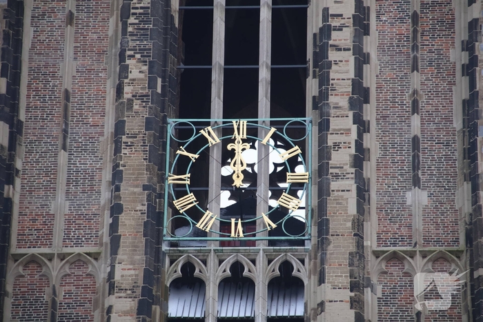 Domtoren mist nog altijd minutenwijzer