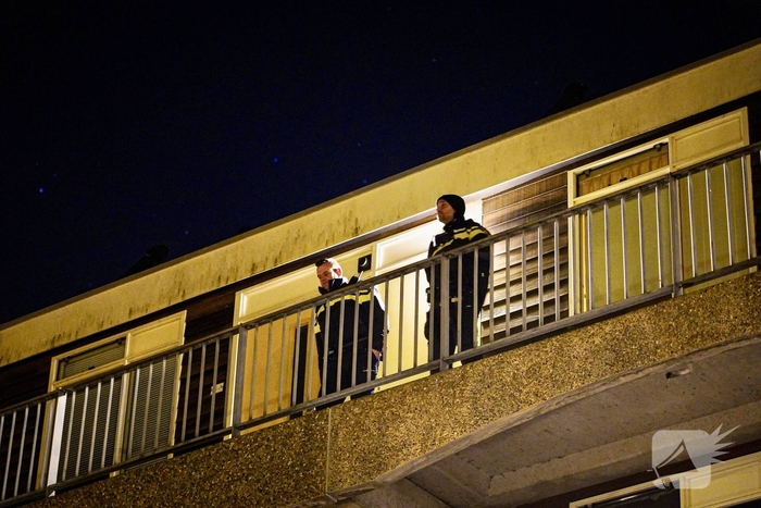 Vrouw overleden aangetroffen, man aangehouden