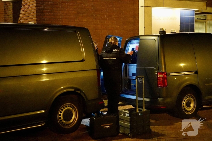 Vrouw overleden aangetroffen, man aangehouden