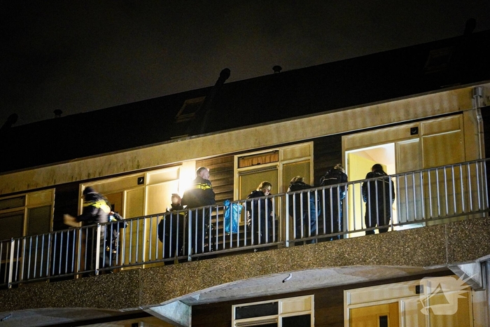 Vrouw overleden aangetroffen, man aangehouden