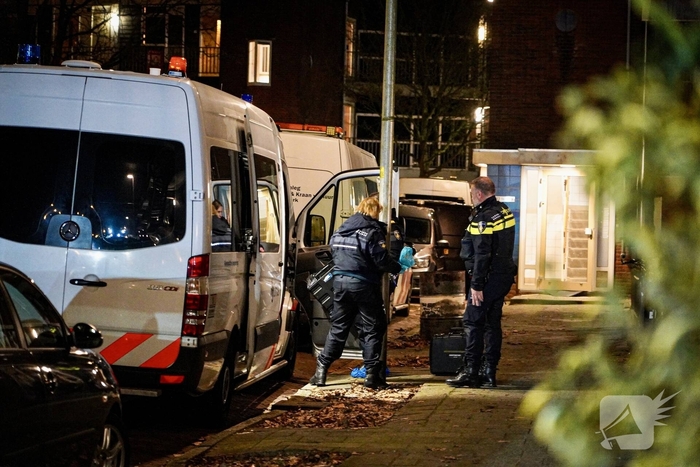 Vrouw overleden aangetroffen, man aangehouden